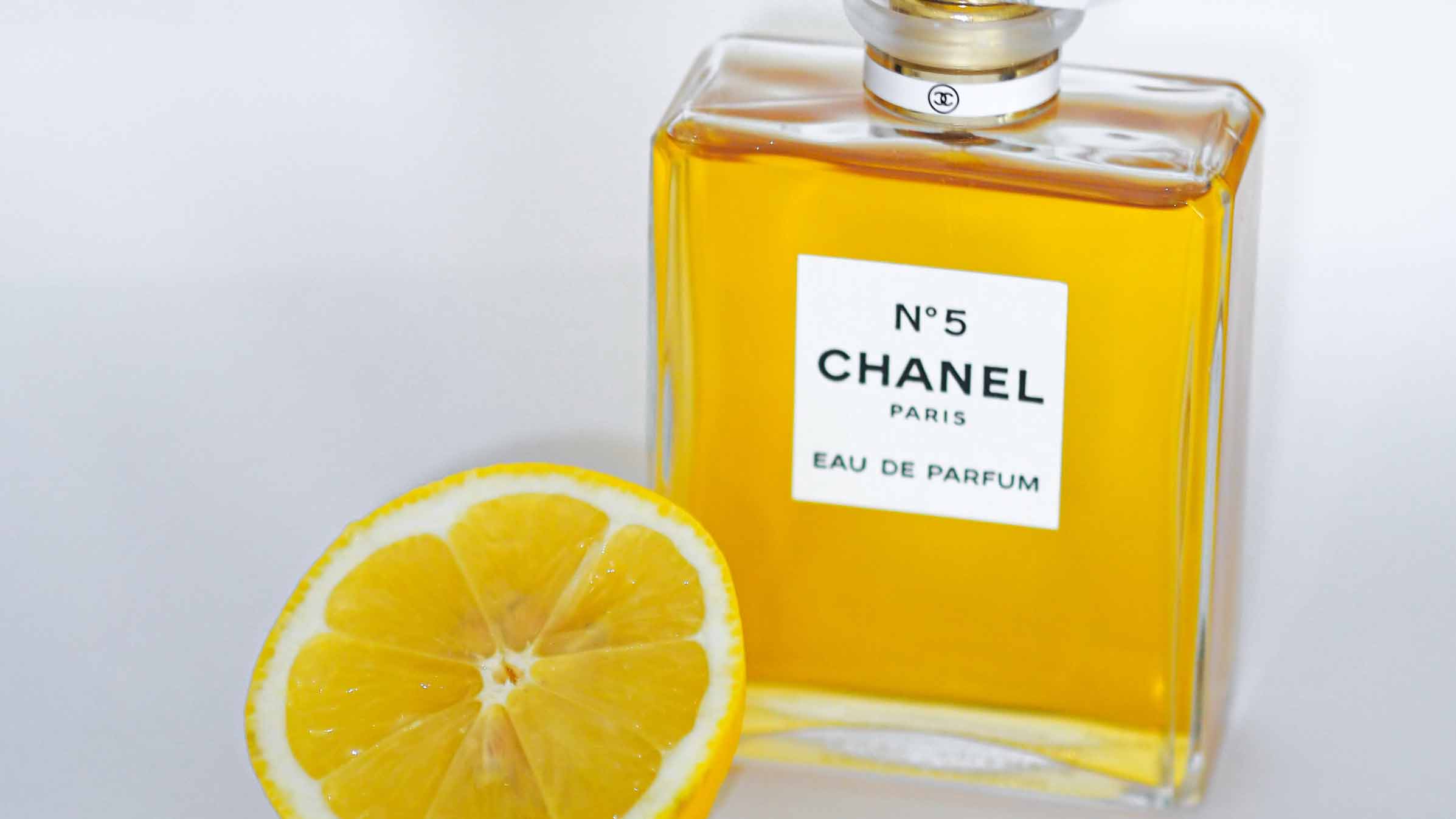 The best perfumes with the refreshing scent of lemon